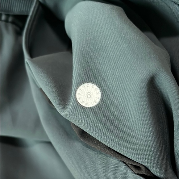 Lululemon On The Fly Skirt 21” - size 6 - Picture 5 of 5